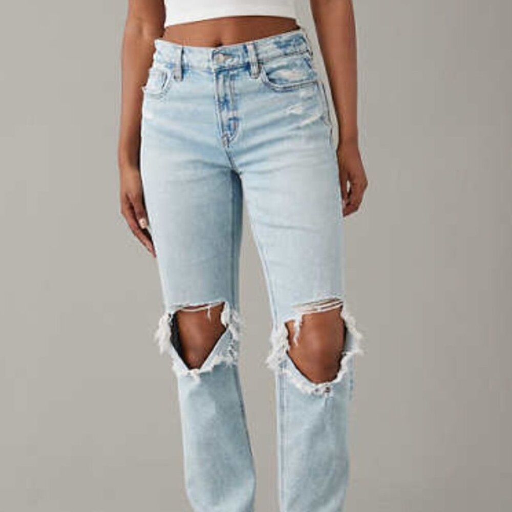 American Eagle Ripped Strigid Mom Jean